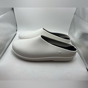 Nurse Mates women’s white mules size 11
